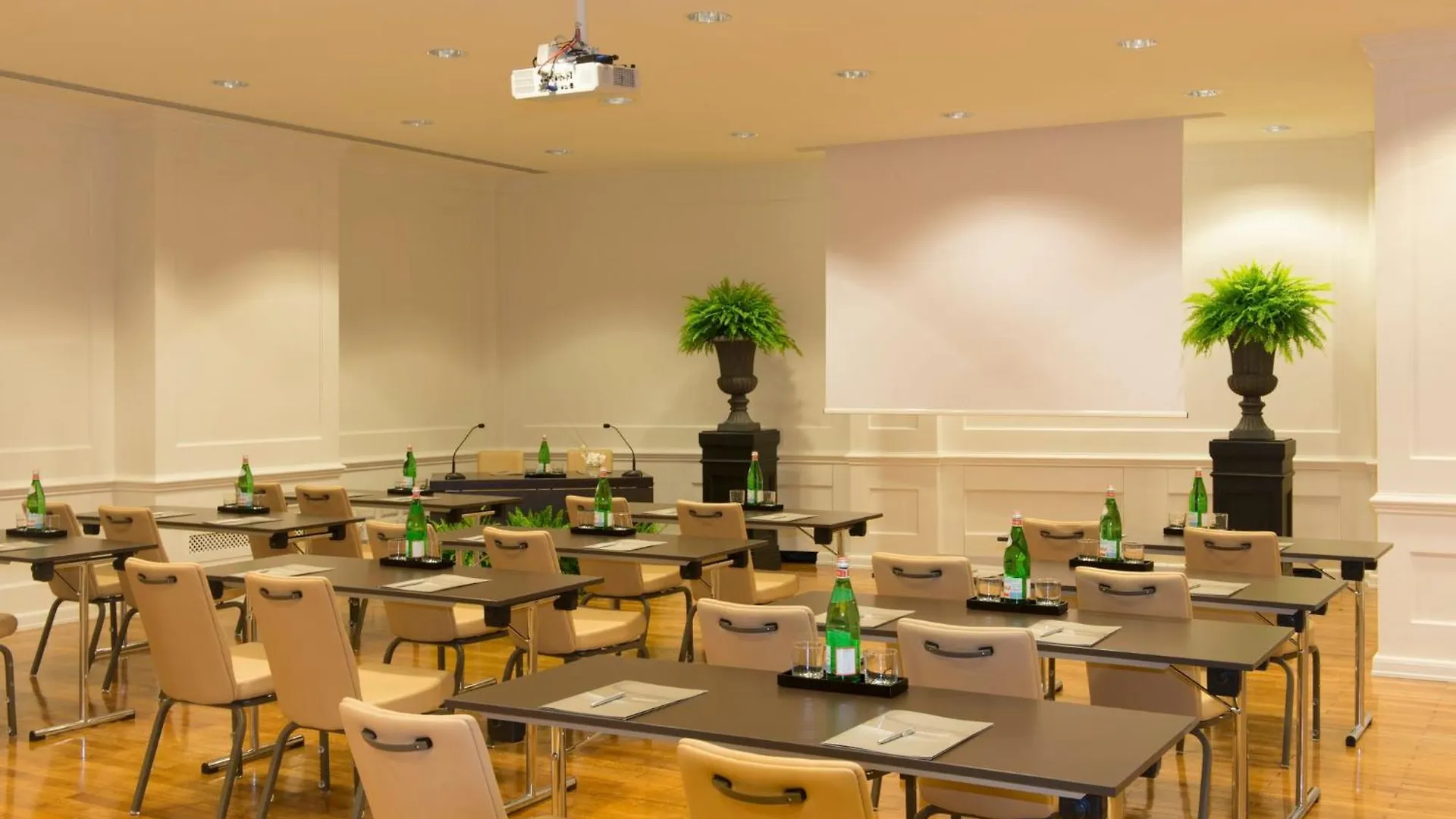 Starhotels Michelangelo Рим Отель